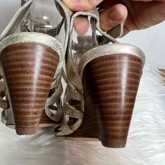 - SAM EDELMAN Gold Fringe Sandal Size 6 - Picture 11 of 17